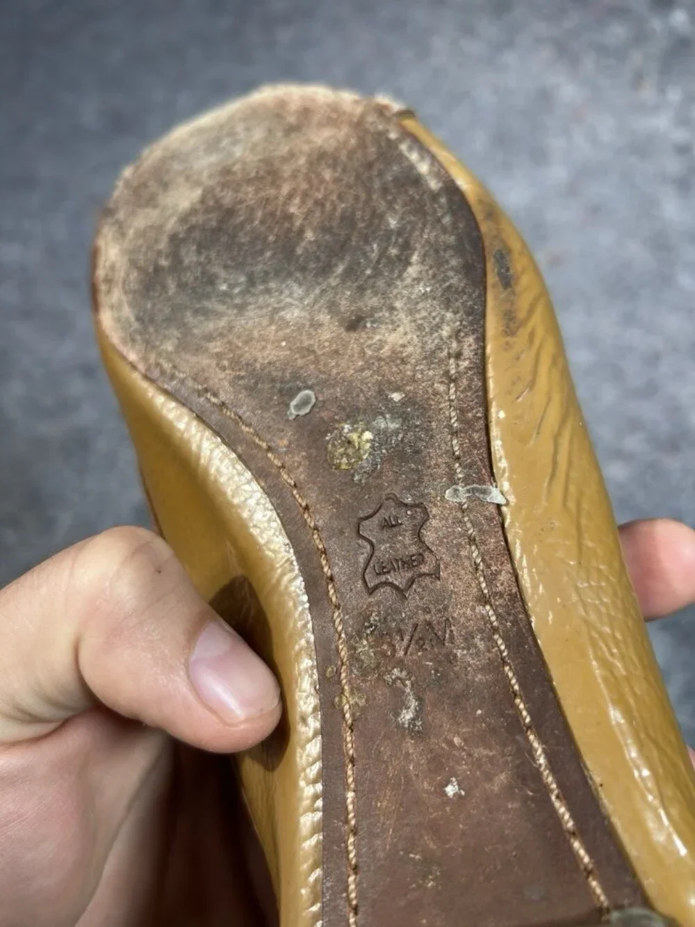 Tory Burch Reva Ballet Flats Camel Patent Leather Gold Logo Women’s Size 8.5M